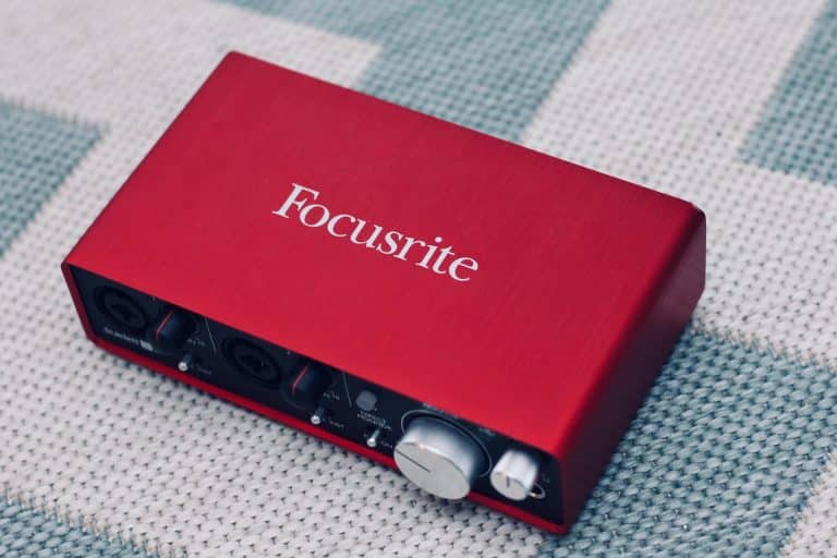 Focusrite Scarlett 2i4 - Mejor sonido gamer